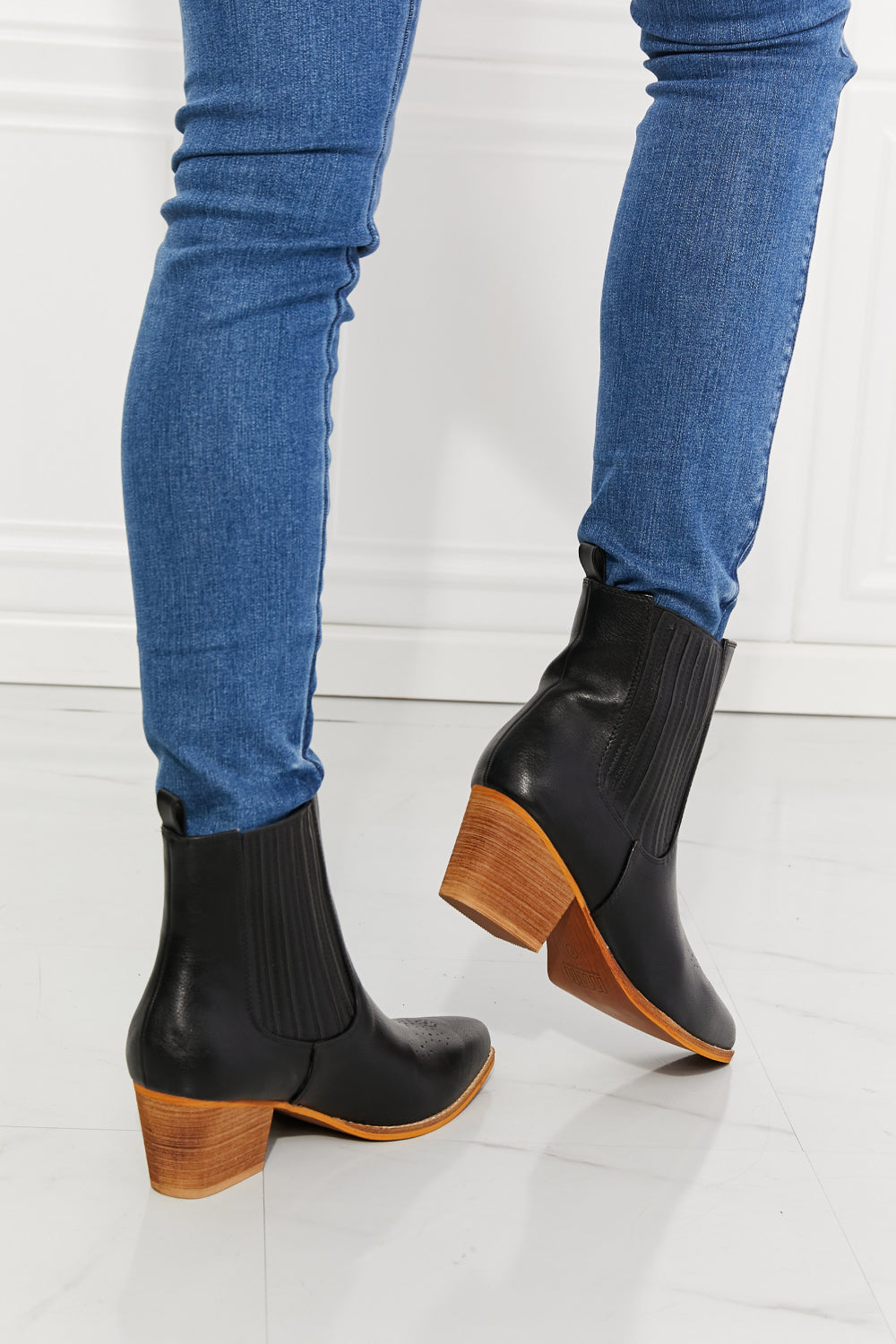 Chelsea Boot- Black