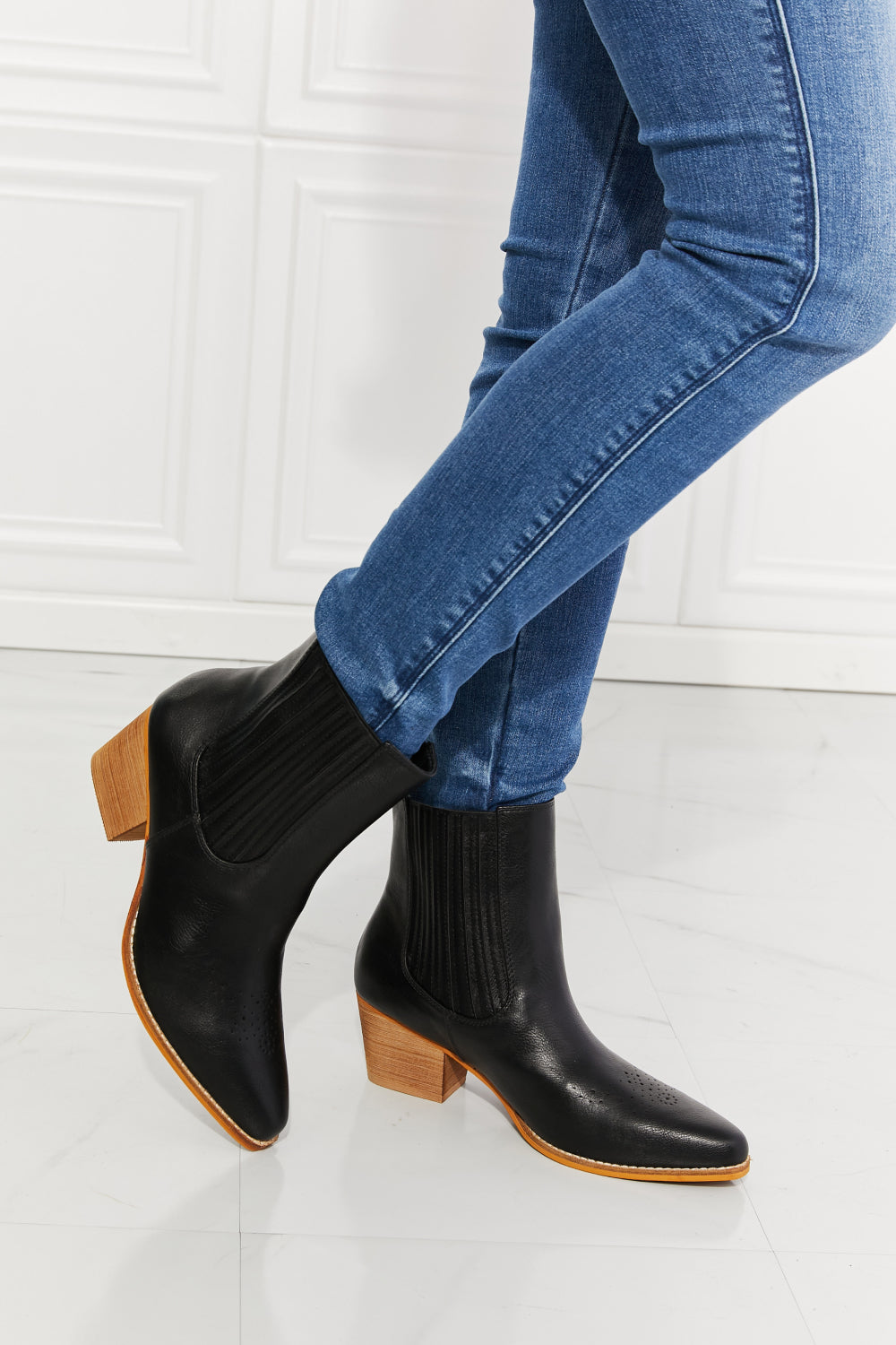 Chelsea Boot- Black